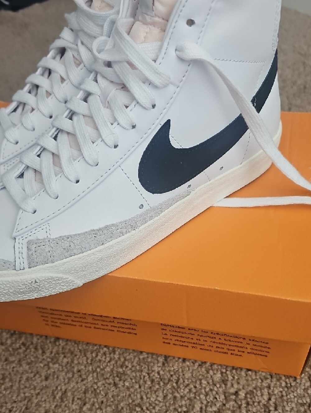 Nike White & BLK Vlazer Mid '77 VNTG Sneakers - Picture 4 of 5